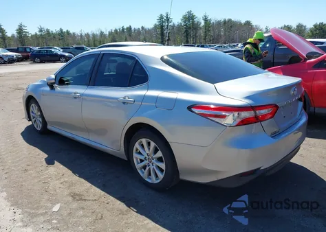 2018 Toyota Camry Le из США, поврежденный, VIN 4T1B11HK9JU639341